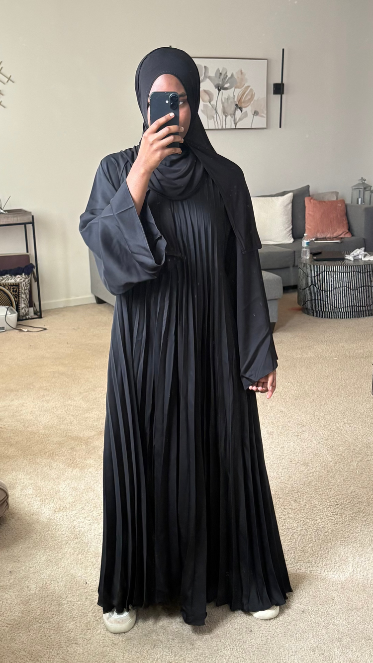 “Nuur” full pleat abaya
